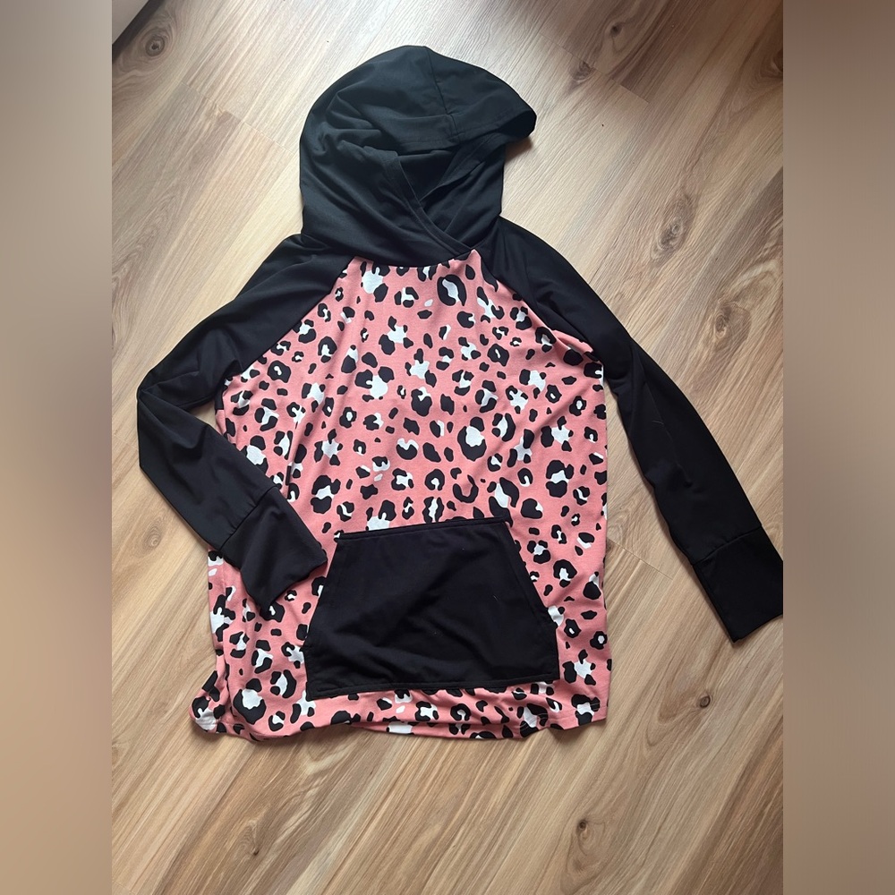 Hooded leopard print top